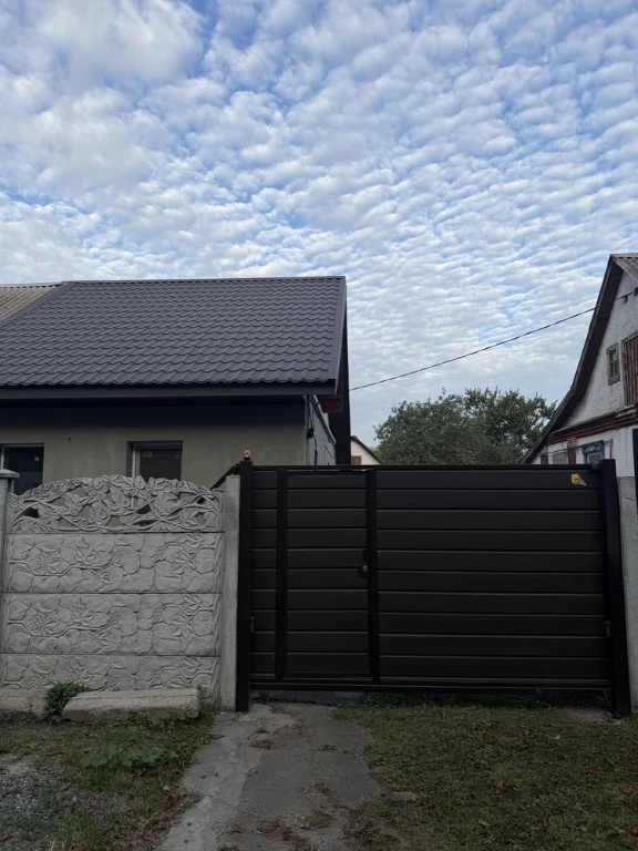 Продаж 1/2 будинку на Соцмісті | 6 соток | Автоматичні ворот