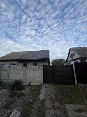 Продаж 1/2 будинку на Соцмісті | 6 соток | Автоматичні ворот
