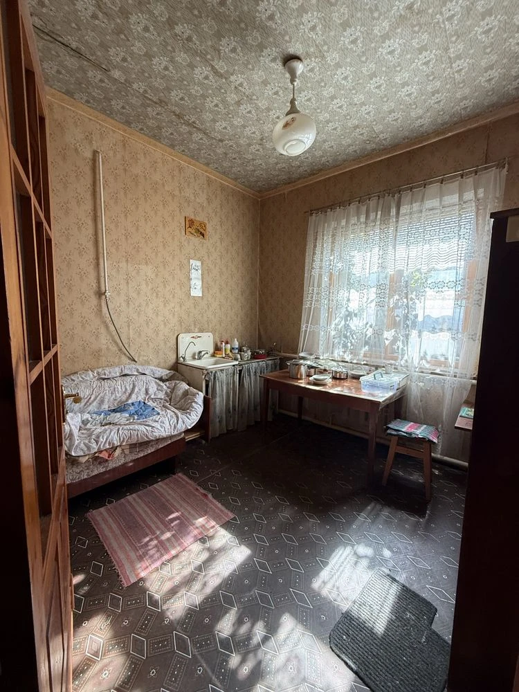 Продам капітальний великий будинок в гарній локації Романков