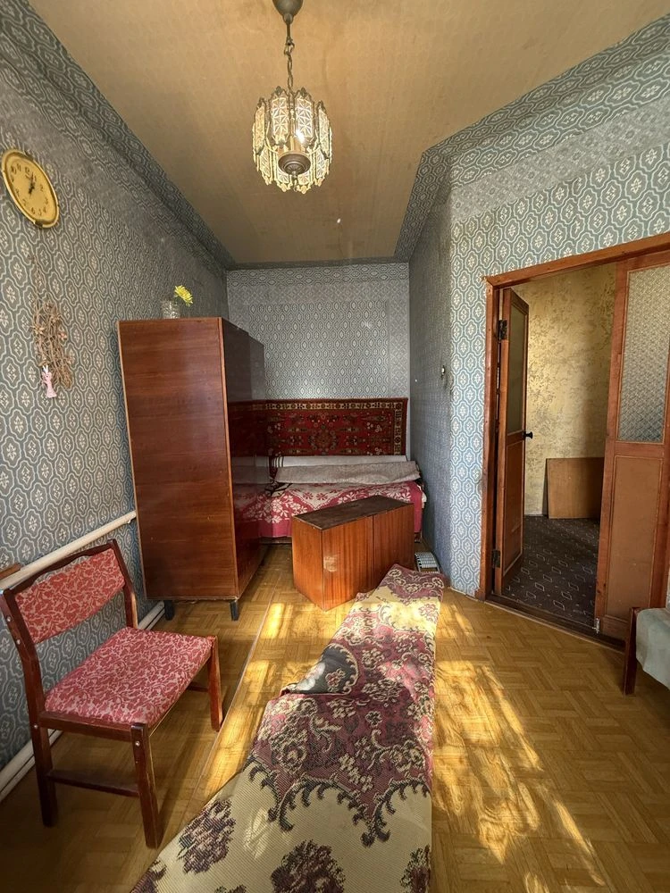 Продам капітальний великий будинок в гарній локації Романков