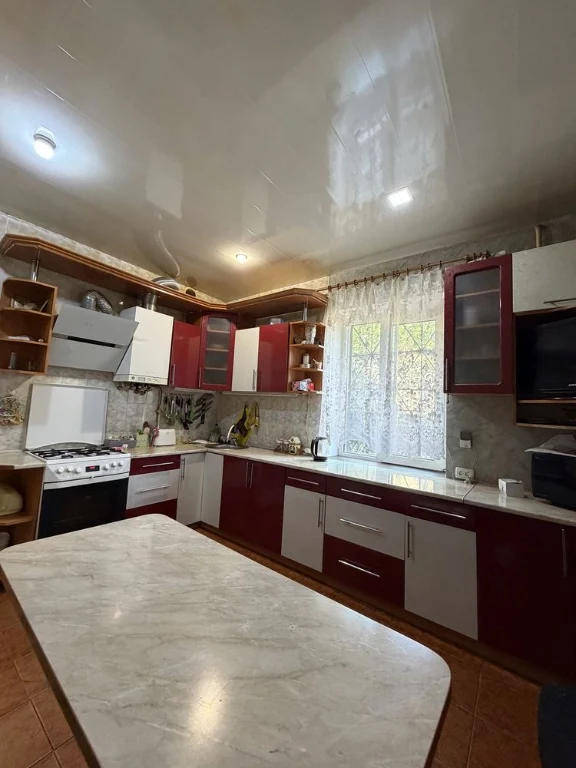Продам дом с гаражом Центр