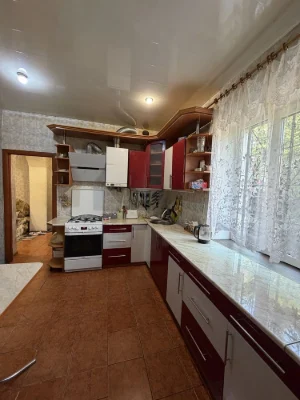 Продам дом с гаражом Центр