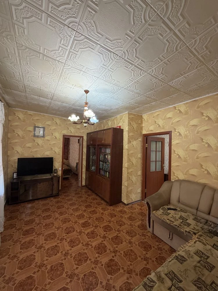 Продам дом с гаражом Центр