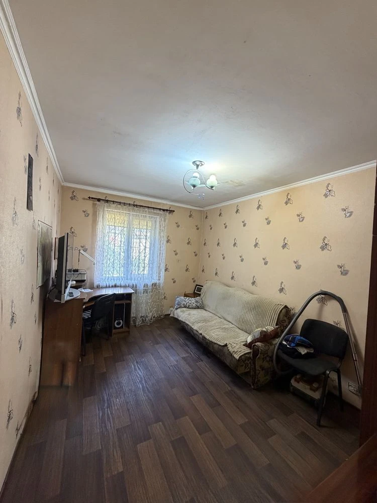 Продам дом с гаражом Центр