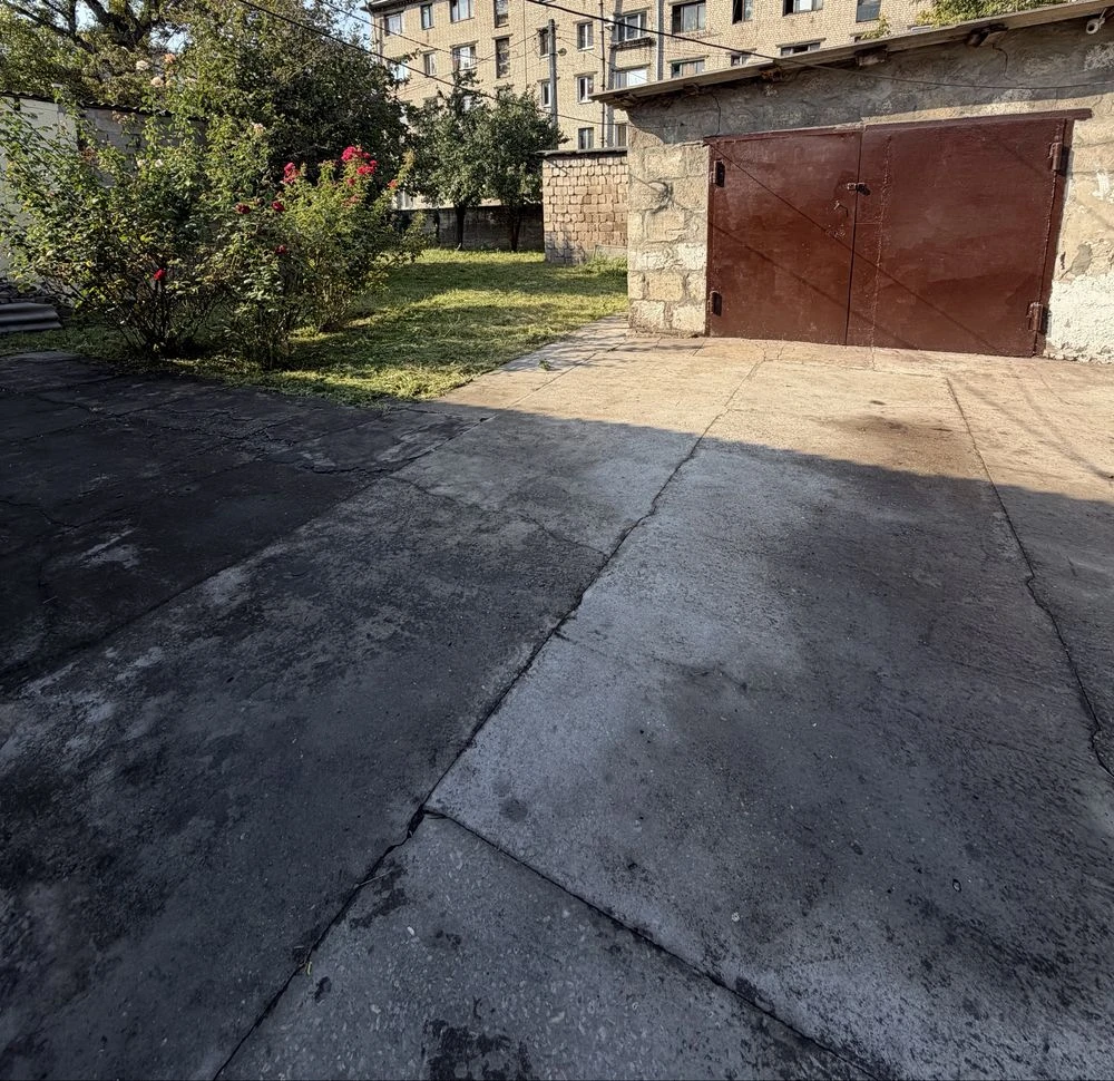 Продам дом с гаражом Центр