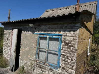 For Sale: Country House, Upper Gardens