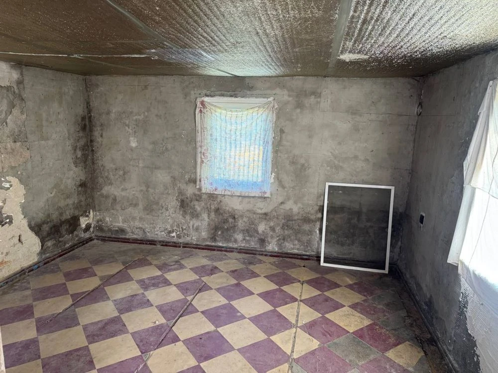 For Sale: Country House, Upper Gardens