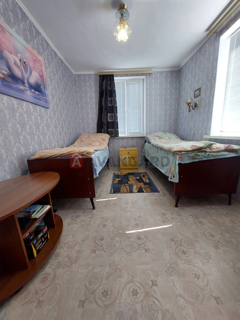 Затишний садовий будинок