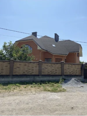 Продається двоповерховый кирпичный дом
