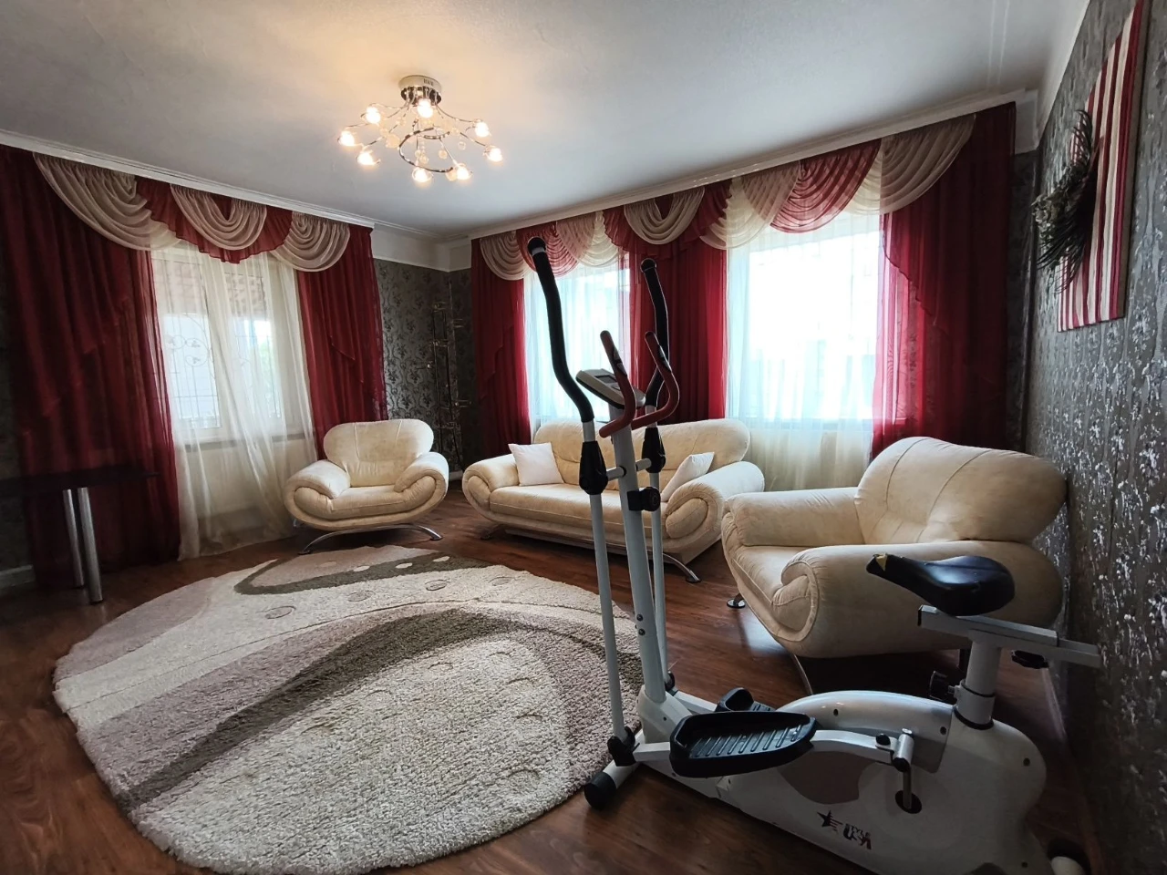 Продаж будинку по   Є Відновлення і Ваучер
