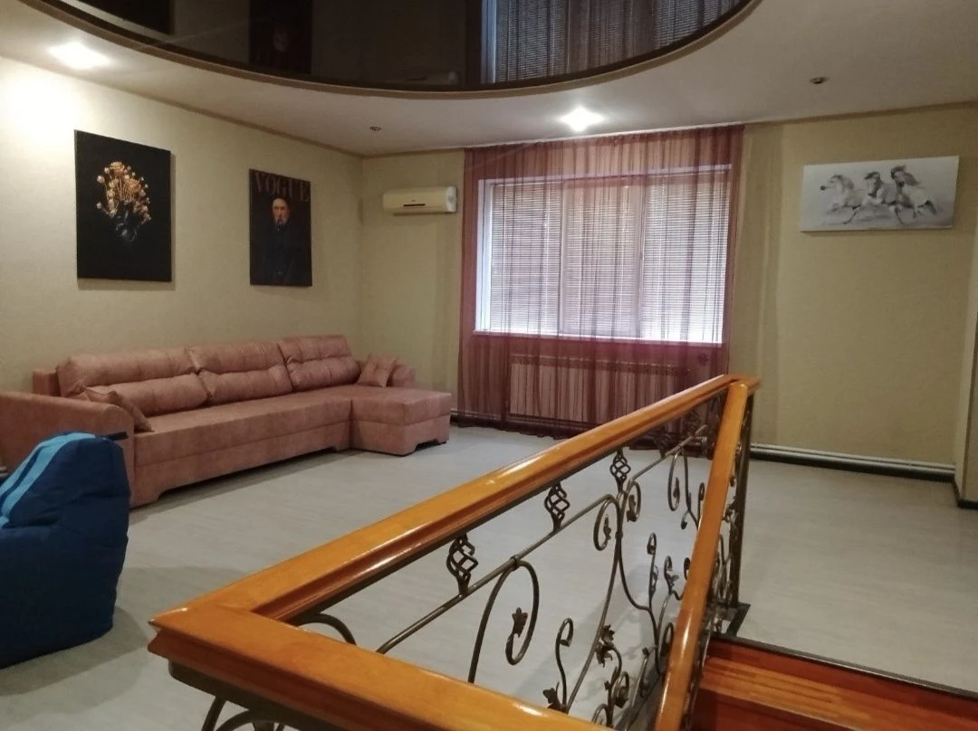 Продам 3-поверховий будинок 270 м² у Кам’янському