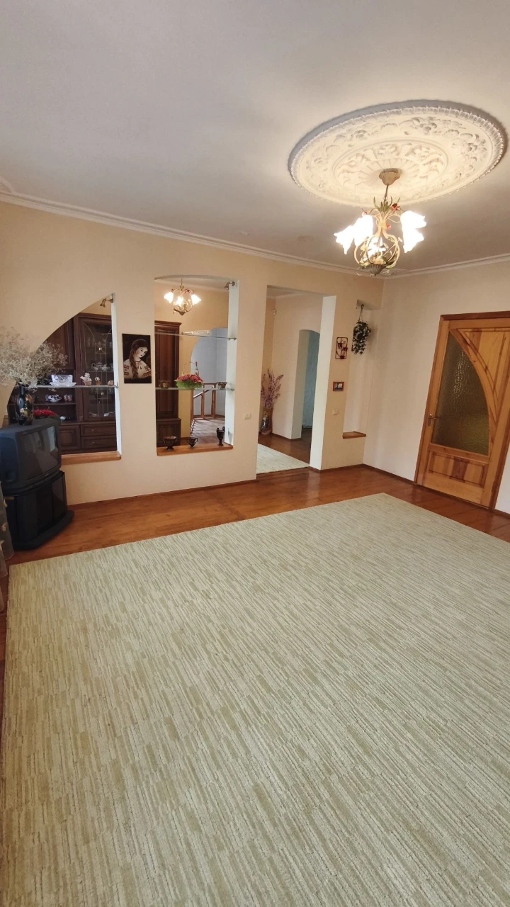 Продам будинок, який підкреслює твій масштаб
