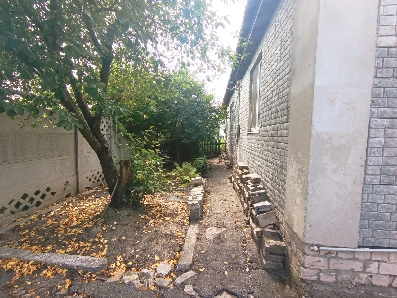 Частина будинку 68,2 м² з окремим двором, гаражем і ділянкою