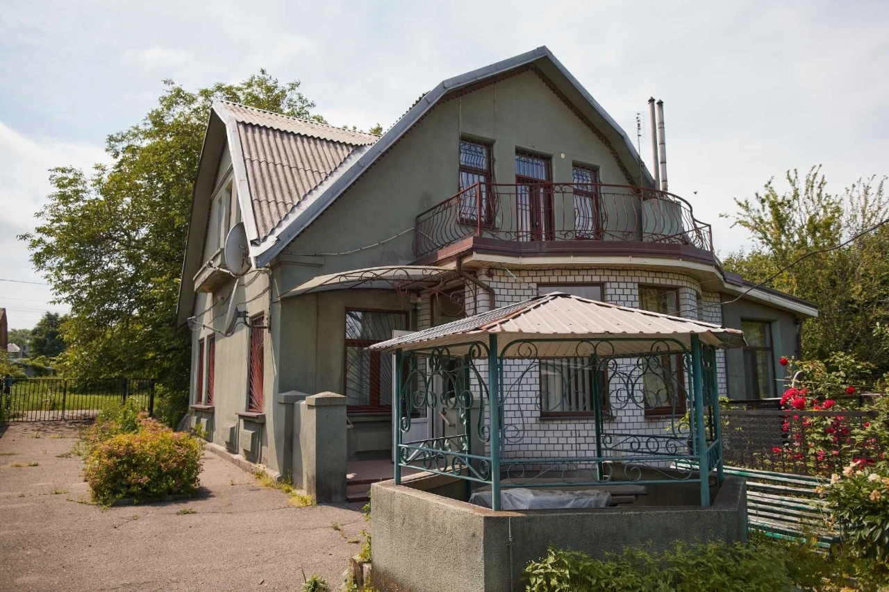 Просторий будинок 182,6 м² на ділянці 15,5 сотки + гараж від