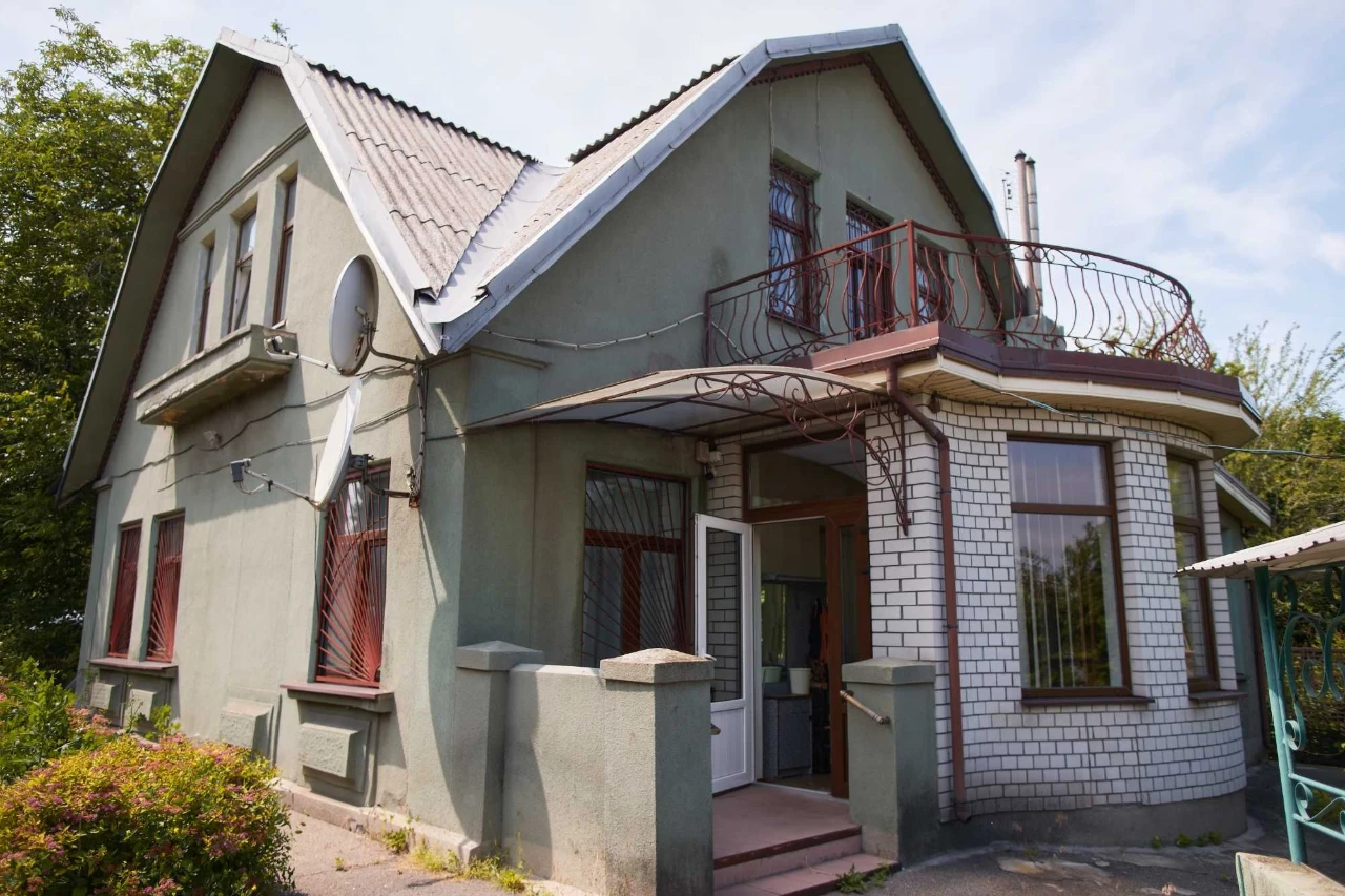 Просторий будинок 182,6 м² на ділянці 15,5 сотки + гараж від