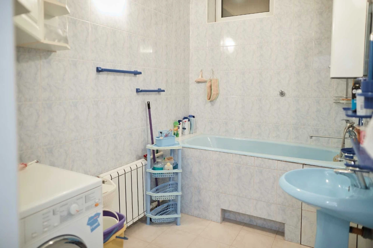 Просторий будинок 182,6 м² на ділянці 15,5 сотки + гараж від