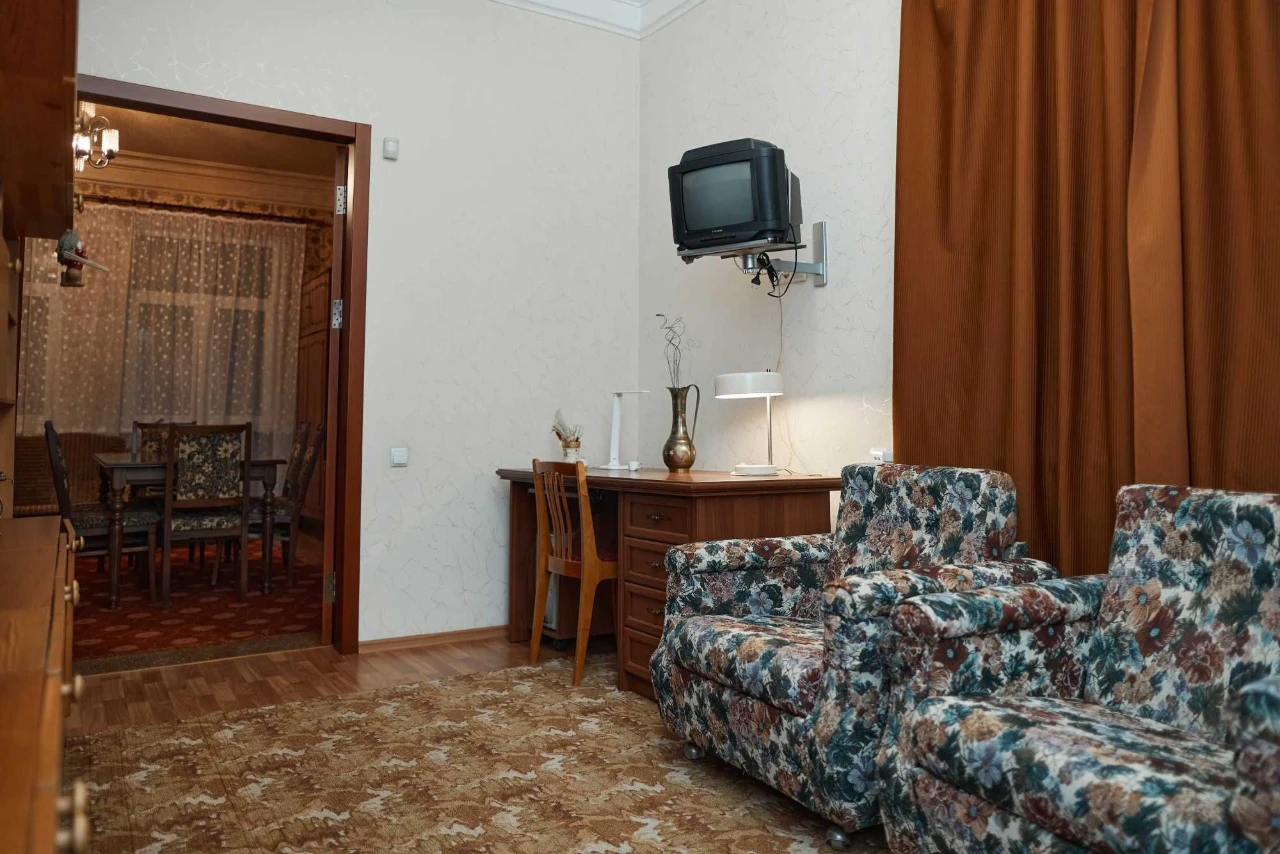 Просторий будинок 182,6 м² на ділянці 15,5 сотки + гараж від