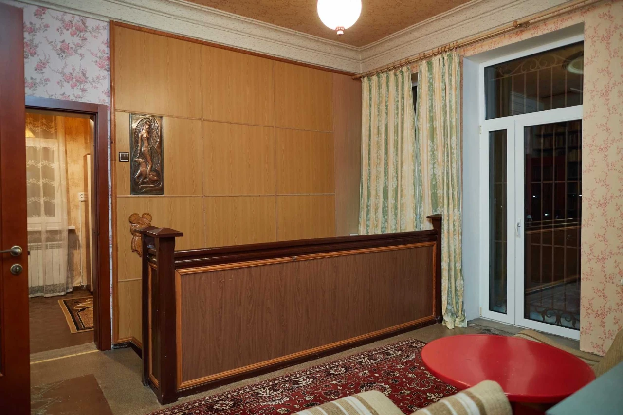 Просторий будинок 182,6 м² на ділянці 15,5 сотки + гараж від
