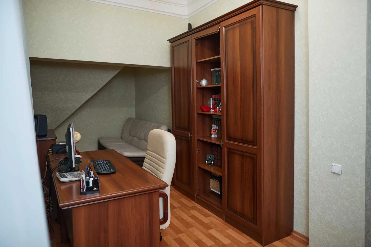Просторий будинок 182,6 м² на ділянці 15,5 сотки + гараж від