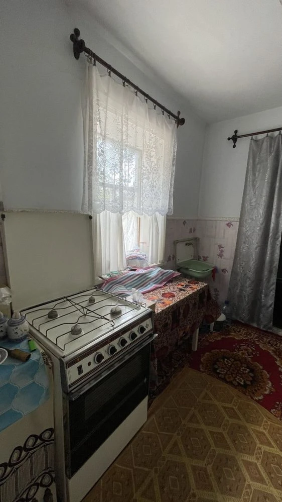 Продається будинок на Черемушках з приватизованою землею