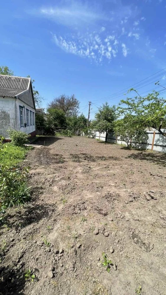 Продається будинок на Черемушках з приватизованою землею