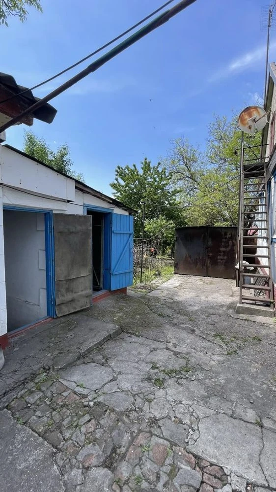 Продається будинок на Черемушках з приватизованою землею
