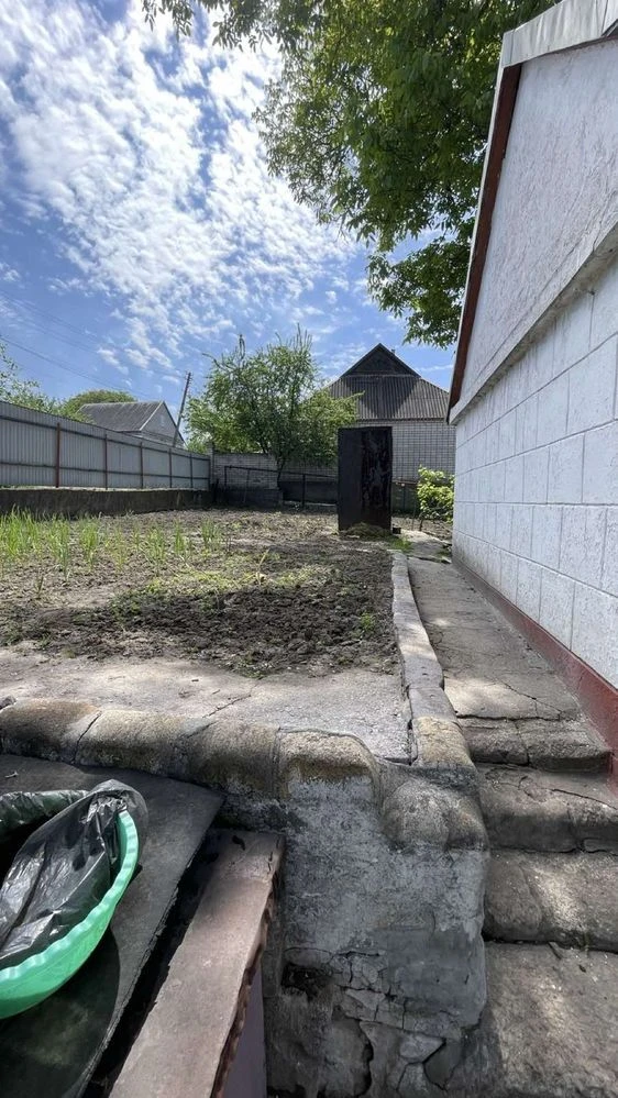 Продається будинок на Черемушках з приватизованою землею