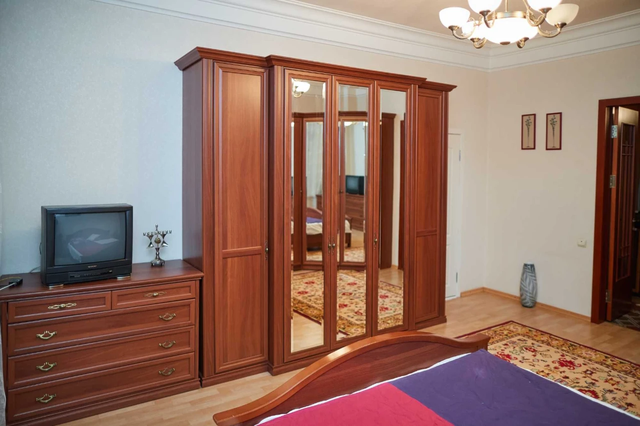 ПОТУЖНИЙ БУДИНОК 182 м² у м. Кам’янське