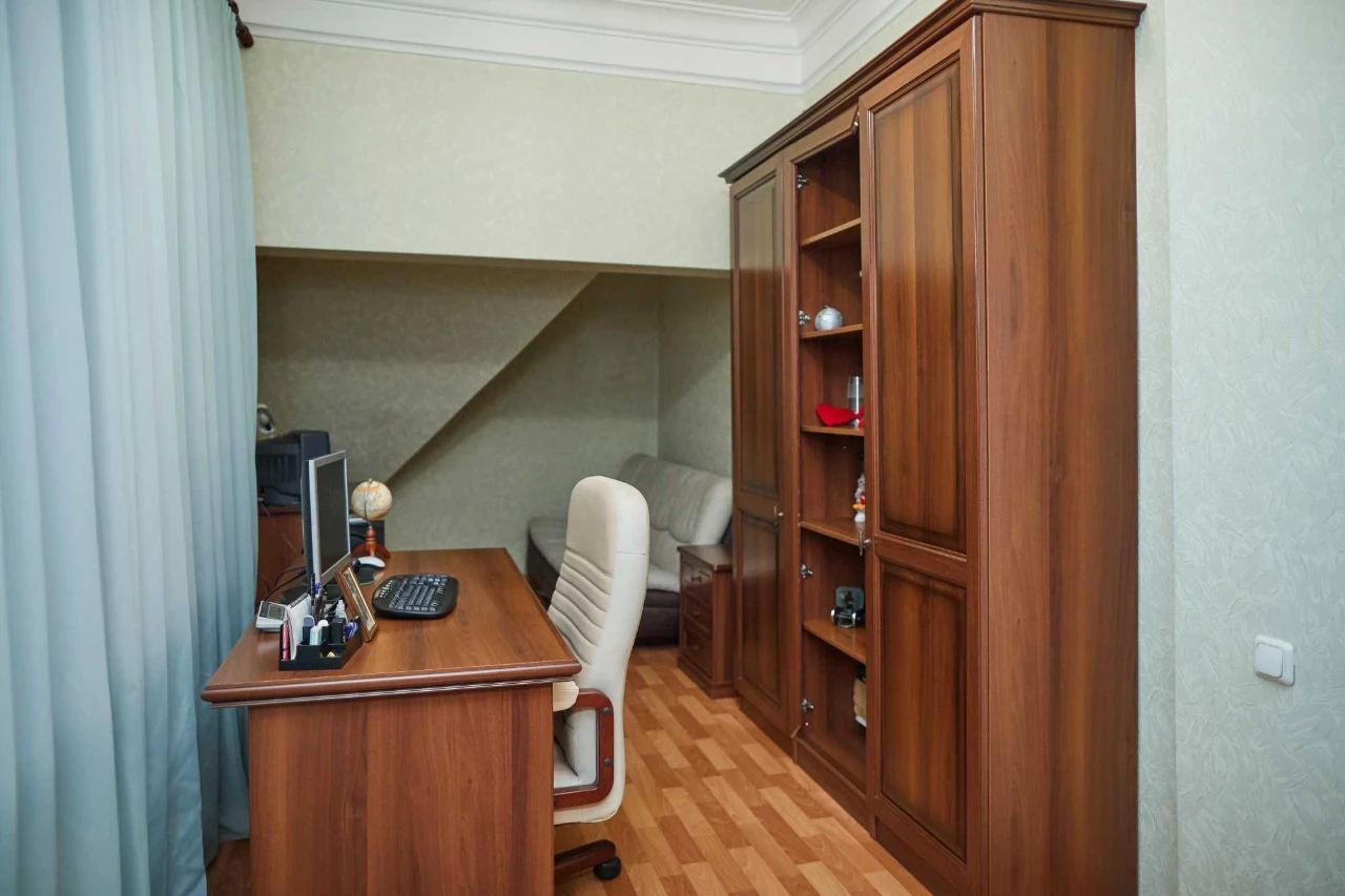 ПОТУЖНИЙ БУДИНОК 182 м² у м. Кам’янське