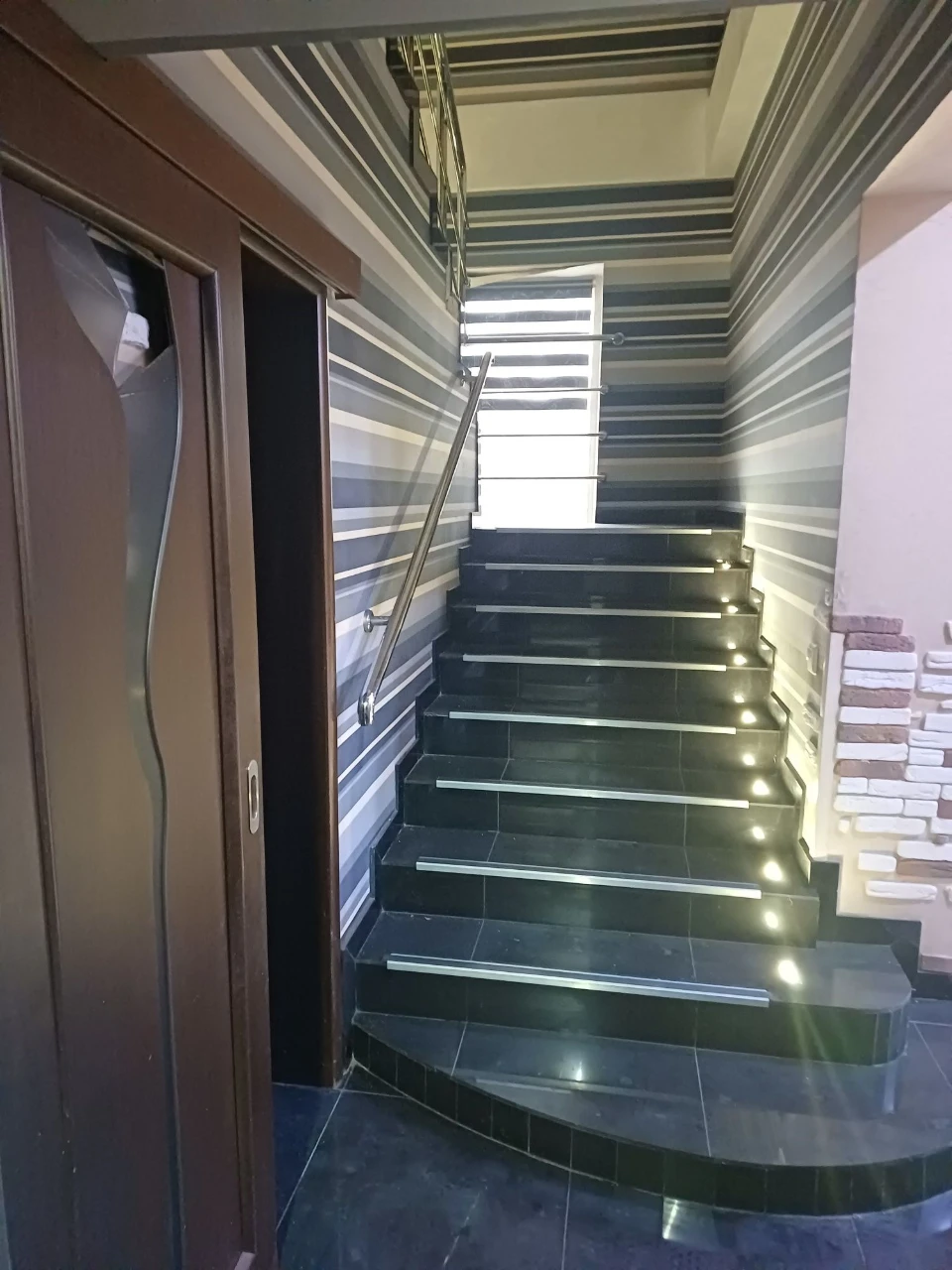 Продам  дом  Каменское возле  соснового леса  170000$