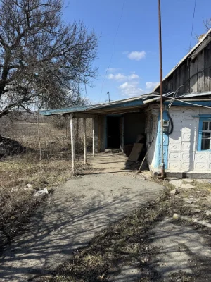 Продам  участок земли с домом !