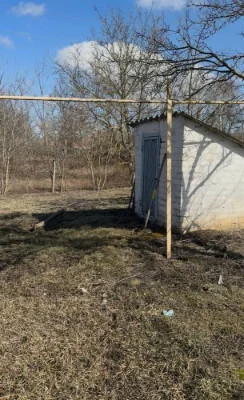 Продам  участок земли с домом !