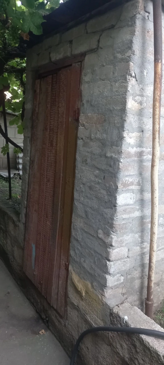 Продам Дом р-н 28школы 3к,гараж,хоз.постр,погреб, 5с.земли.