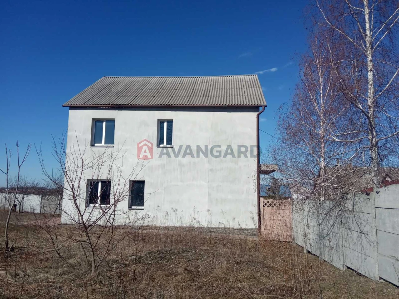 Продам двоповерховий будинок без внутрішніх робіт