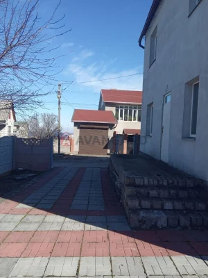 Продам двоповерховий будинок без внутрішніх робіт