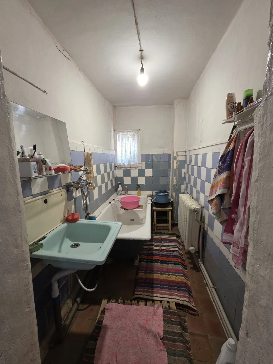 Продається великий будинок з гаражем