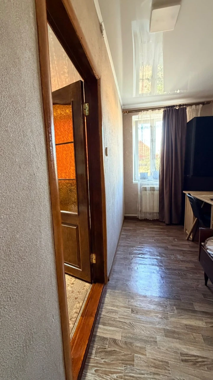 Продаж 4 кімнатного будинку з басейном та лазнею по вулиці Ю