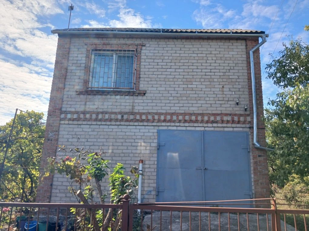 Luxury cottage with a garage, up to 10 km from Zarechnoye