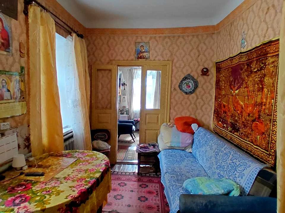 House. Kryvyi Rih, Karnavatyska St.
