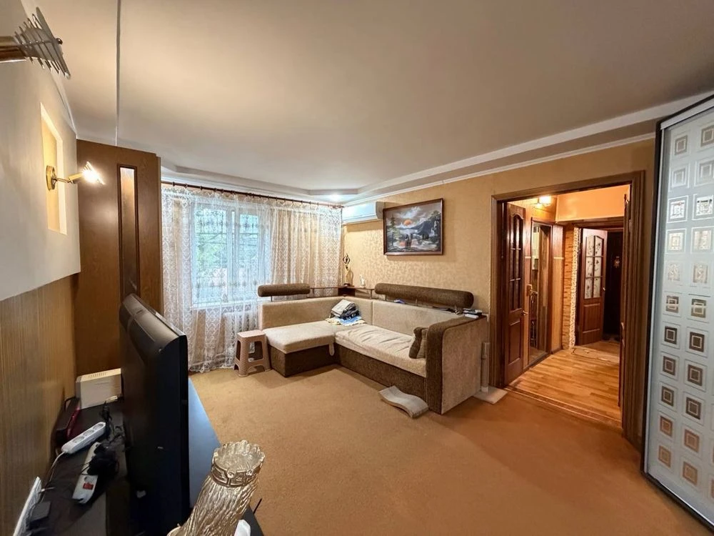 Sale of a 3-bedroom house in the Central-City district