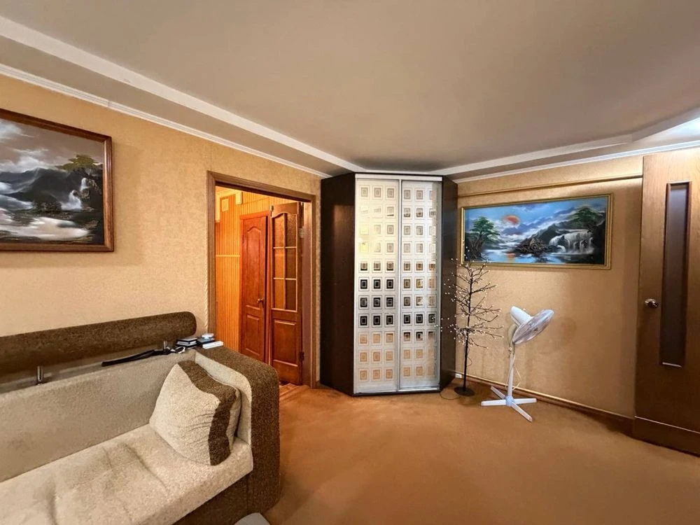 Sale of a 3-bedroom house in the Central-City district