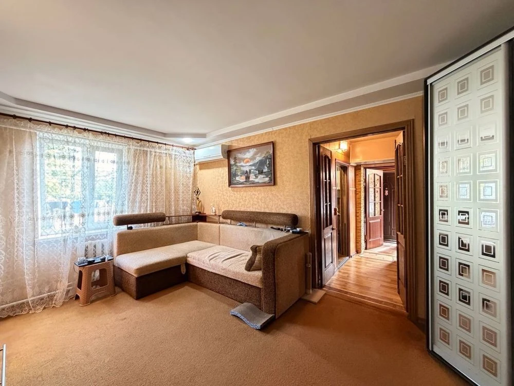 Sale of a 3-bedroom house in the Central-City district