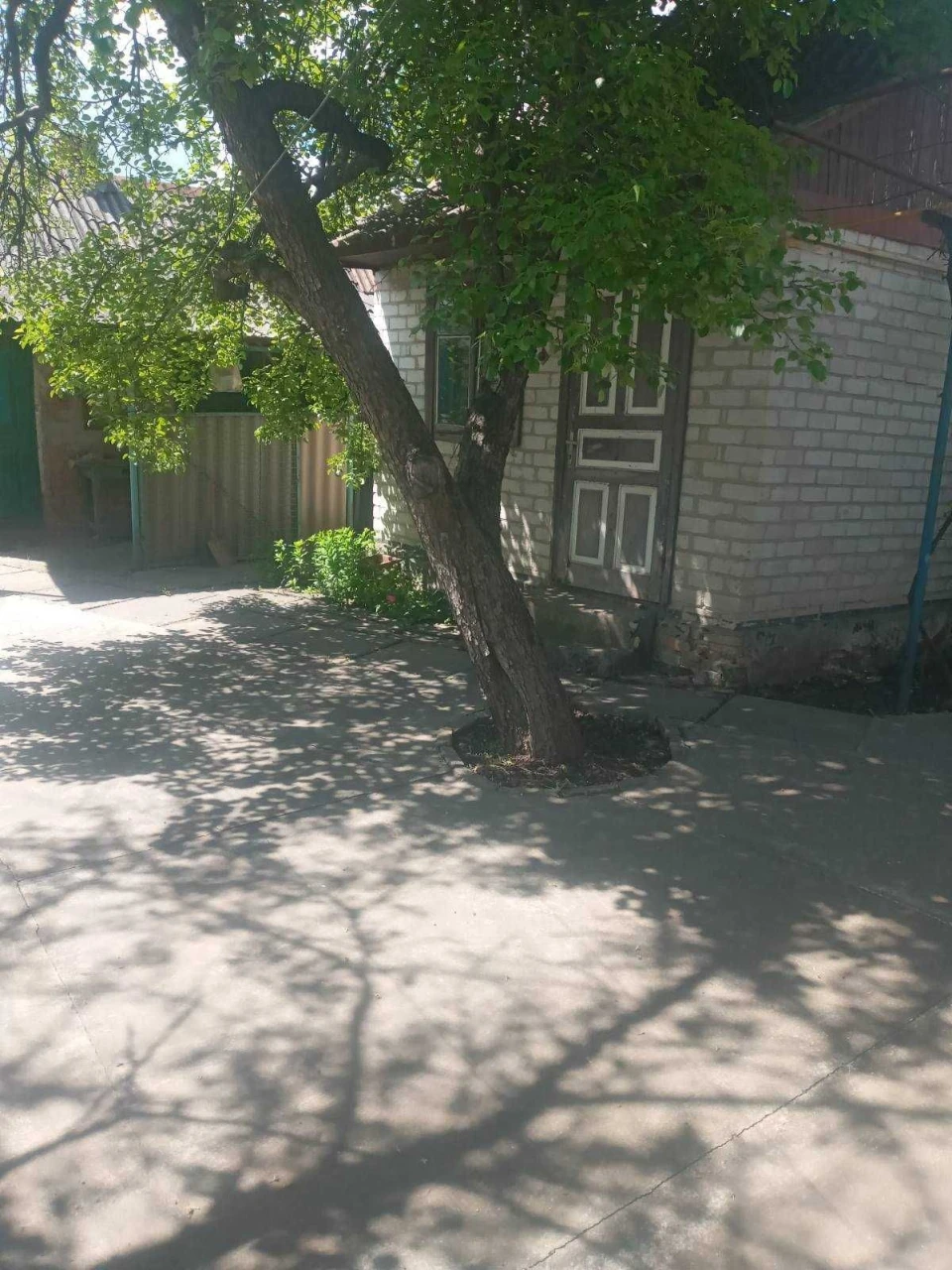 House with land, Pikhotynska Street 59