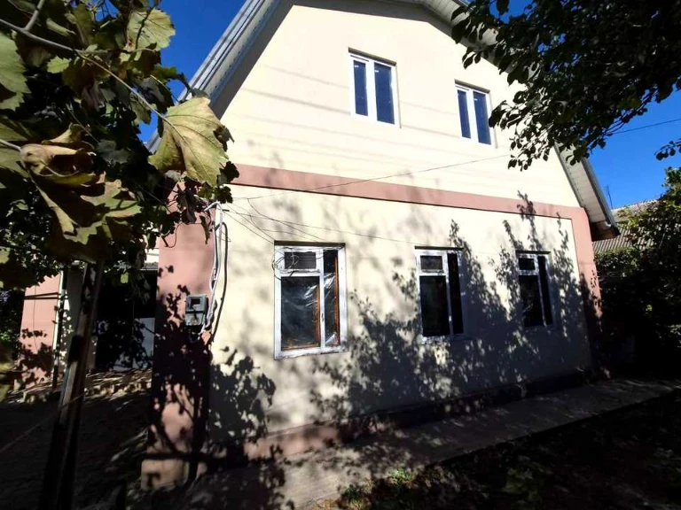 Будинок. Кривий Ріг, Заньковецької вул.
