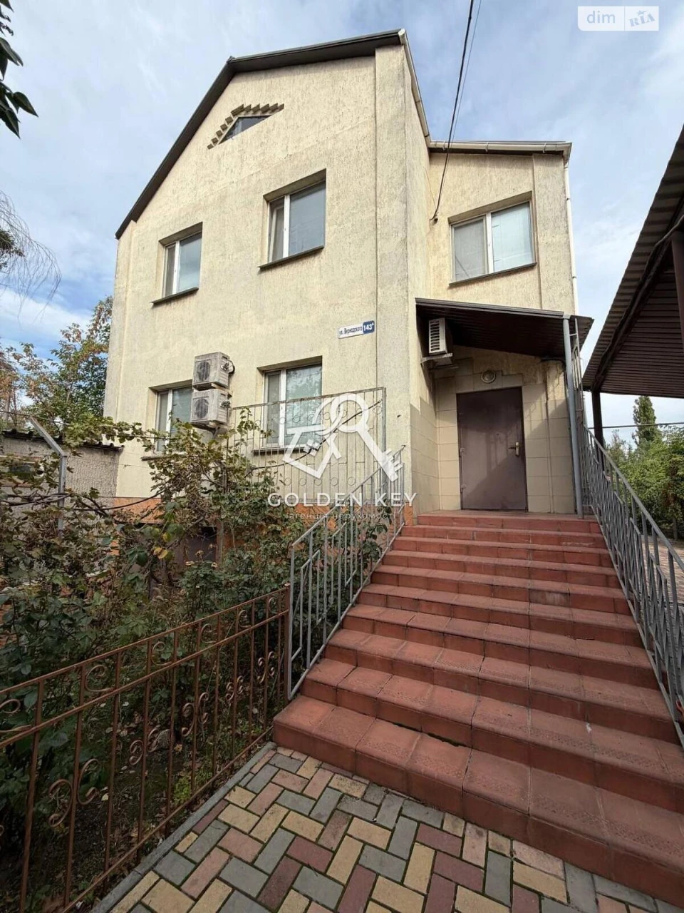 Sale of House in Dovzhynetsky District