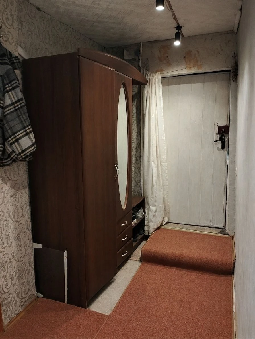 Продам 2 части дома с общим двором и участком 10 соток в Цен
