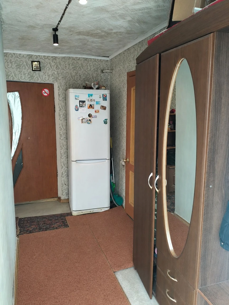 Продам 2 части дома с общим двором и участком 10 соток в Цен