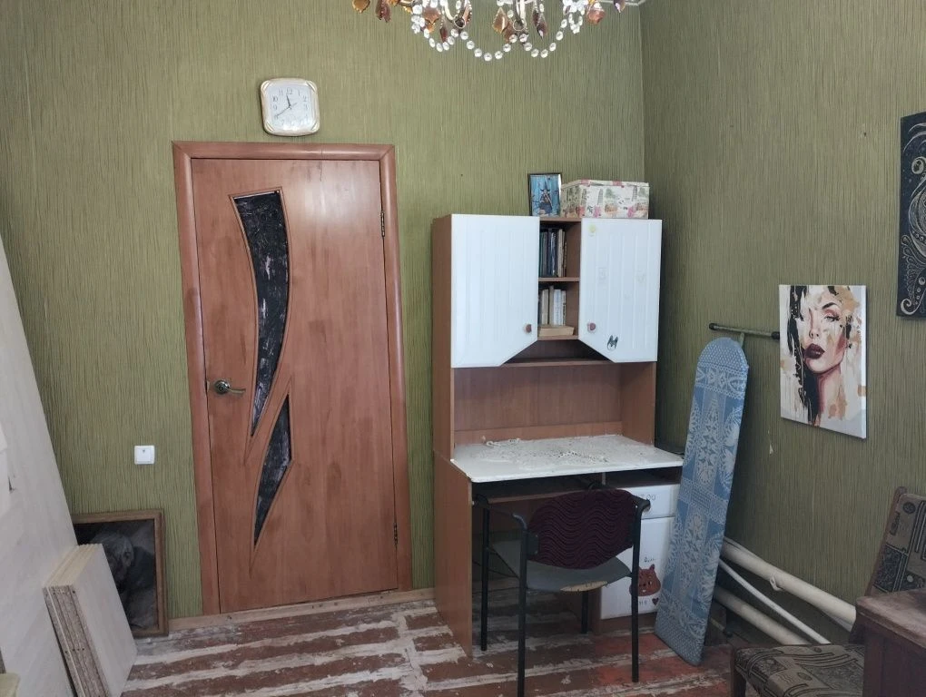 Продам 2 части дома с общим двором и участком 10 соток в Цен