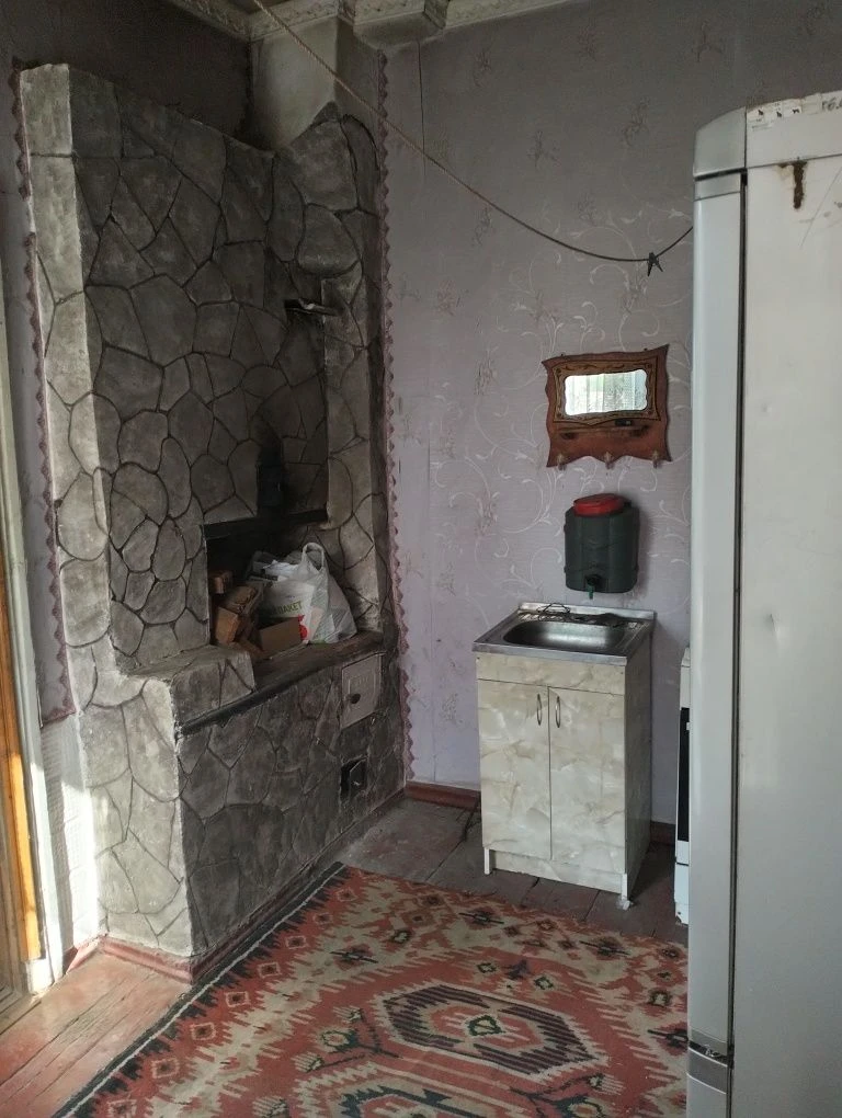 Продам 2 части дома с общим двором и участком 10 соток в Цен