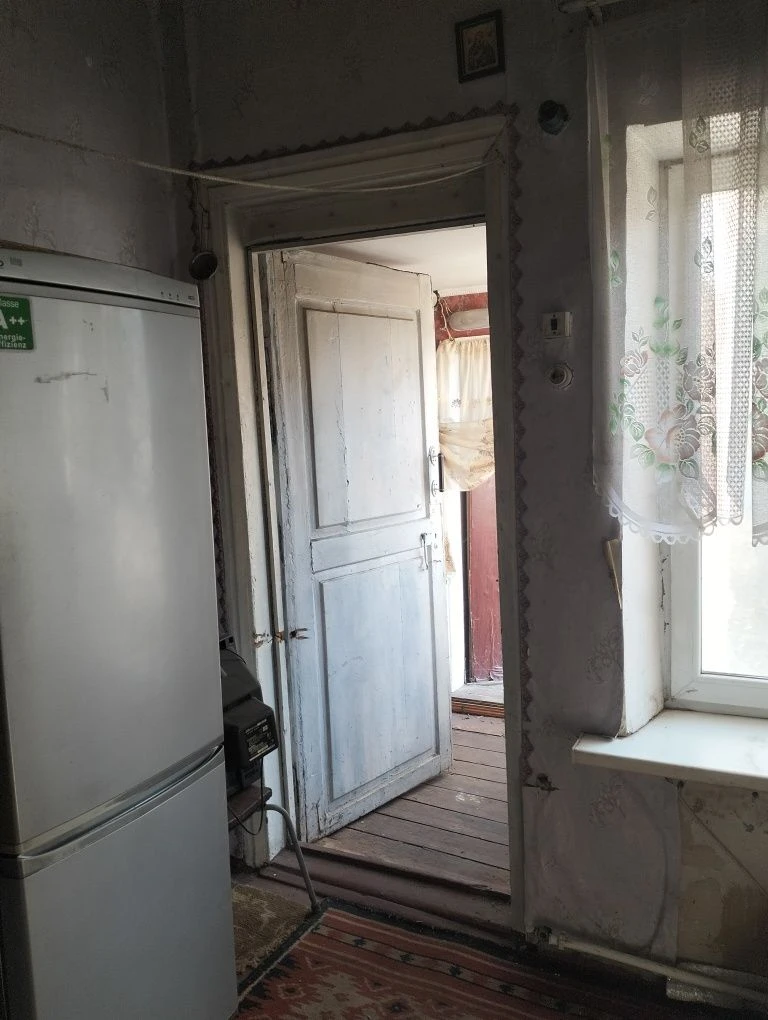 Продам 2 части дома с общим двором и участком 10 соток в Цен